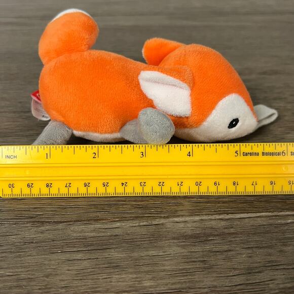 Nuby Snuggleez Fox Plush Pacifinder (Pacifier Holder) Plush - Picture 4 of 4